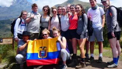 A group of students holding the flag of Ecuador.