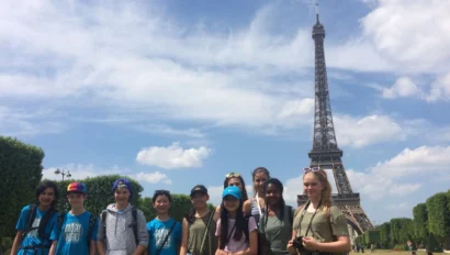 students pose in front of the Eiffel tower